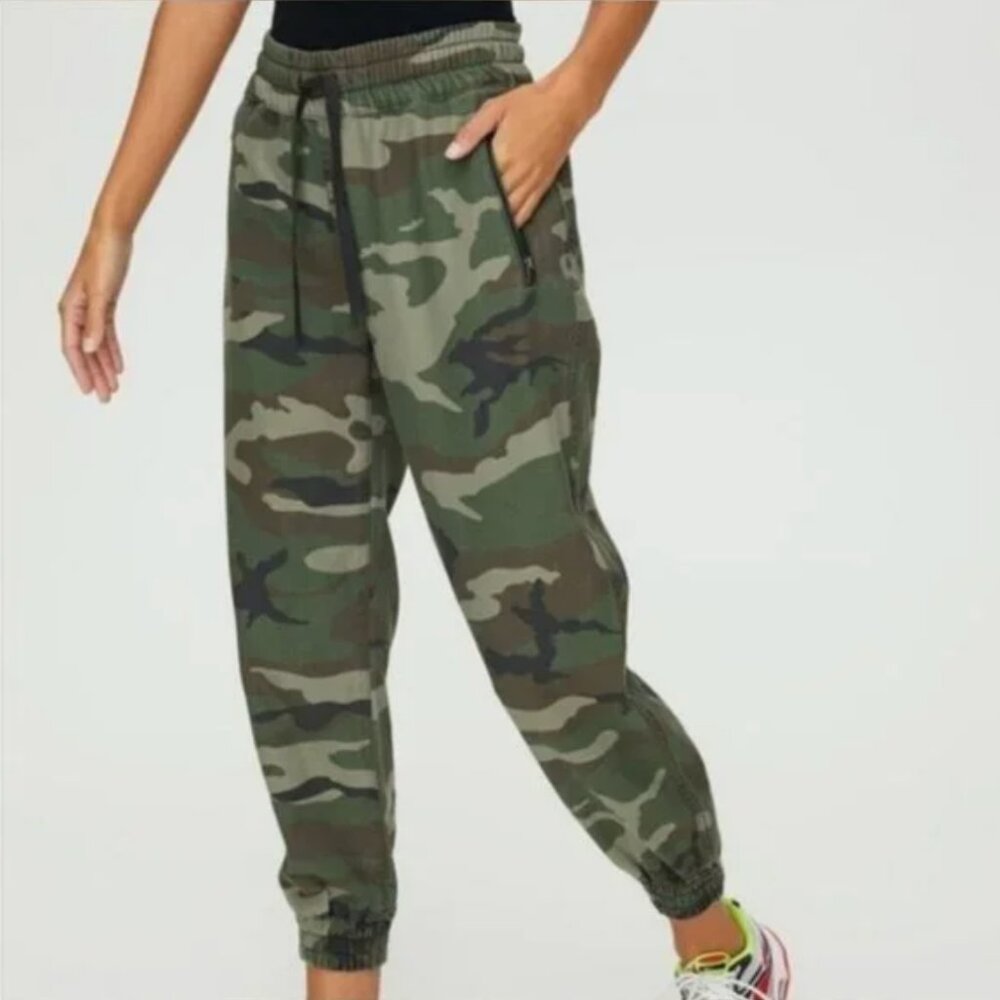 Aritzia TNA Camo Joggers Women's Size S